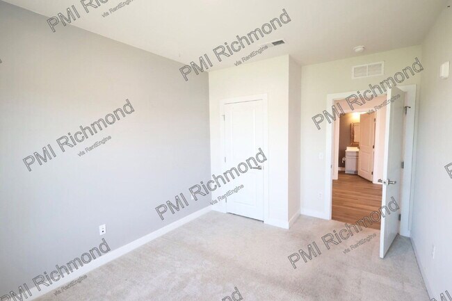 Building Photo - 3900 Maze Runner Dr