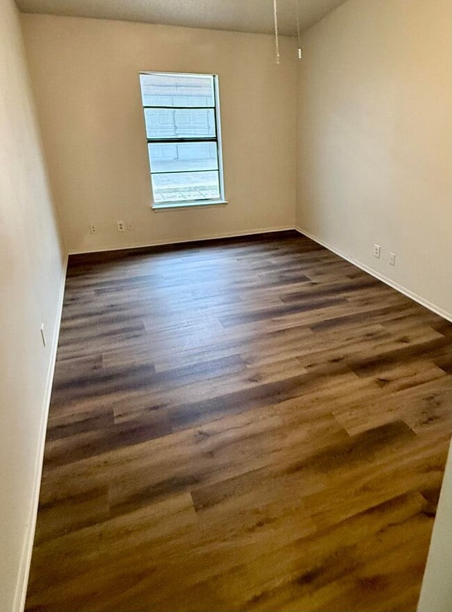 Building Photo - 8416 Dixon Ridge Dr