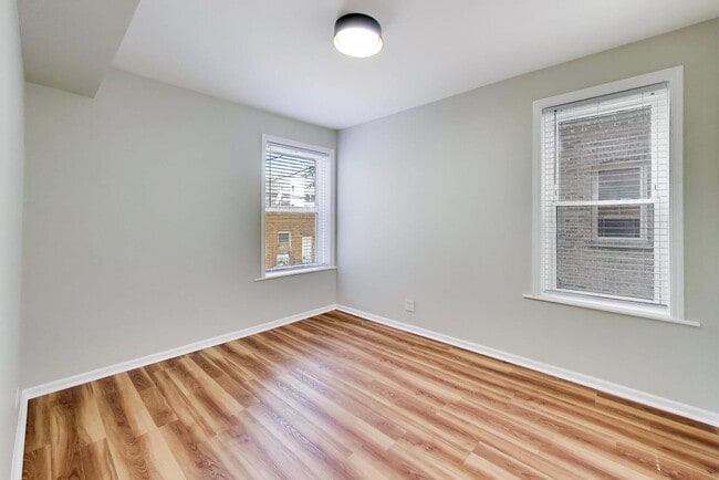 Building Photo - 5418 N Artesian Ave
