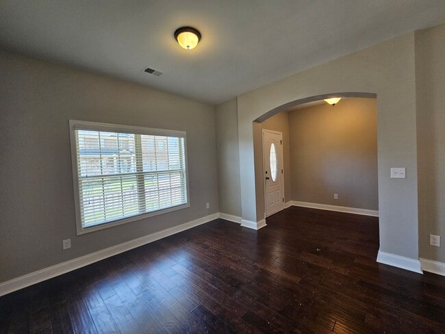 Building Photo - Luxury living at Hawthorne Ridge