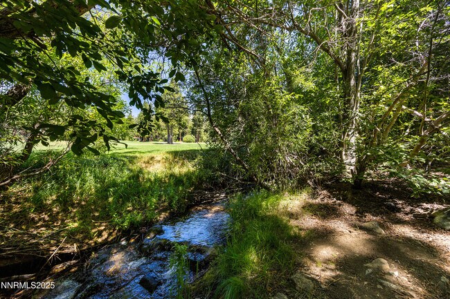 Building Photo - 445 Country Club Dr