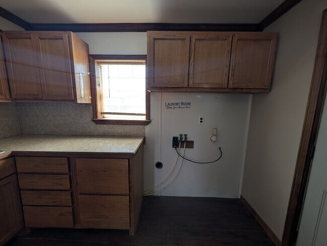 Building Photo - 2 Bedroom House Pryor