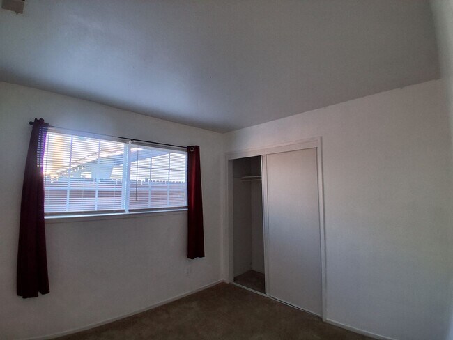 Building Photo - Thistlewood3505/3507