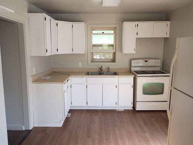 Primary Photo - 107 Harrison Pl