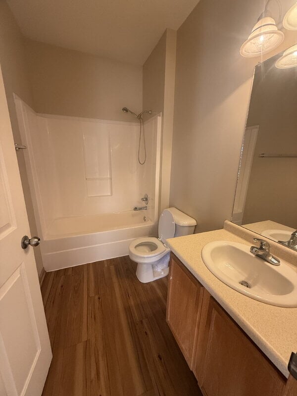 Building Photo - 1380 SE Florence Dr