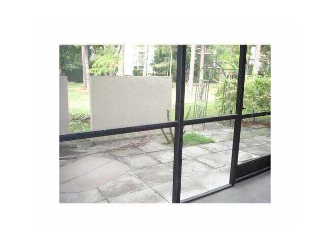 Building Photo - 8433 Forest Hills Dr