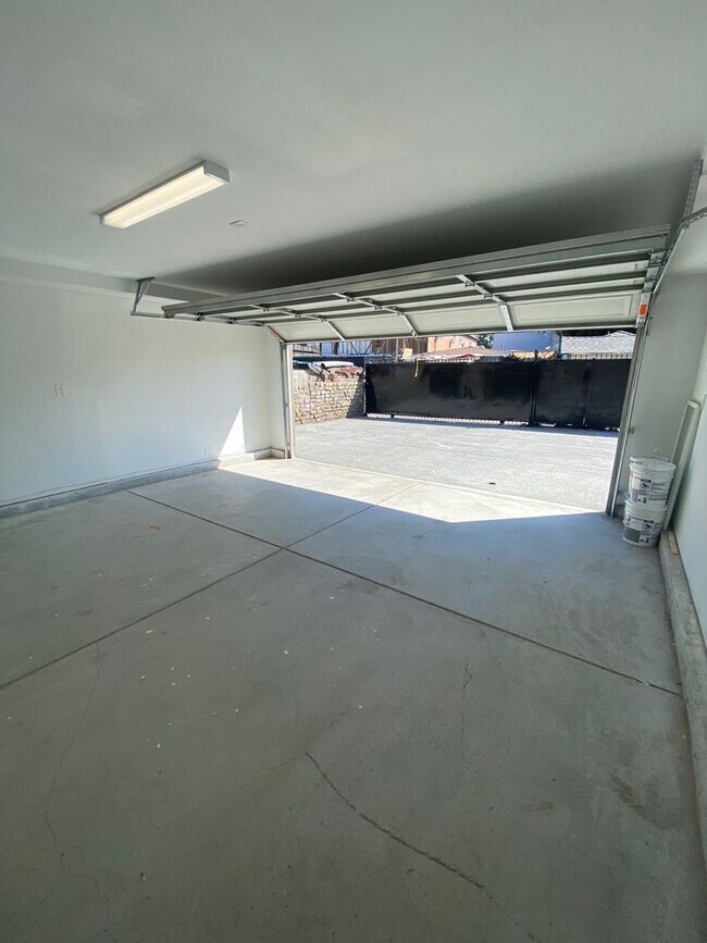 Building Photo - 23(1456,1458)