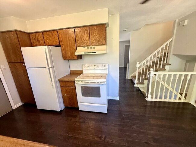 Building Photo - Gorgeous 4 Bed, 2 Bath Home in Central For...