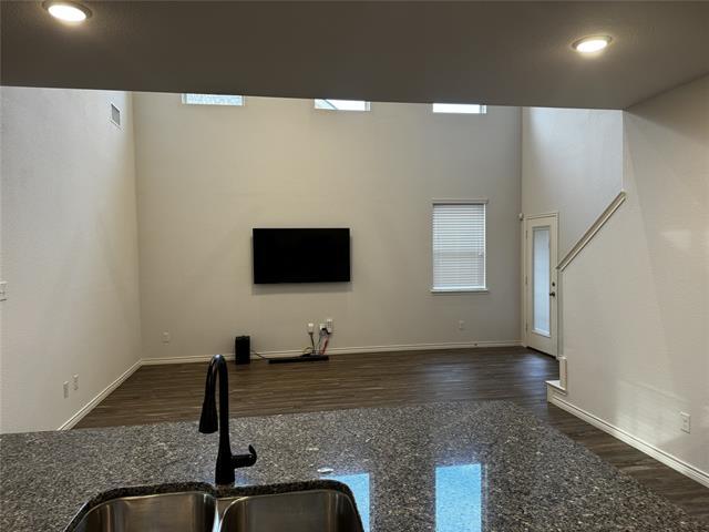 Building Photo - 2165 Barx Dr