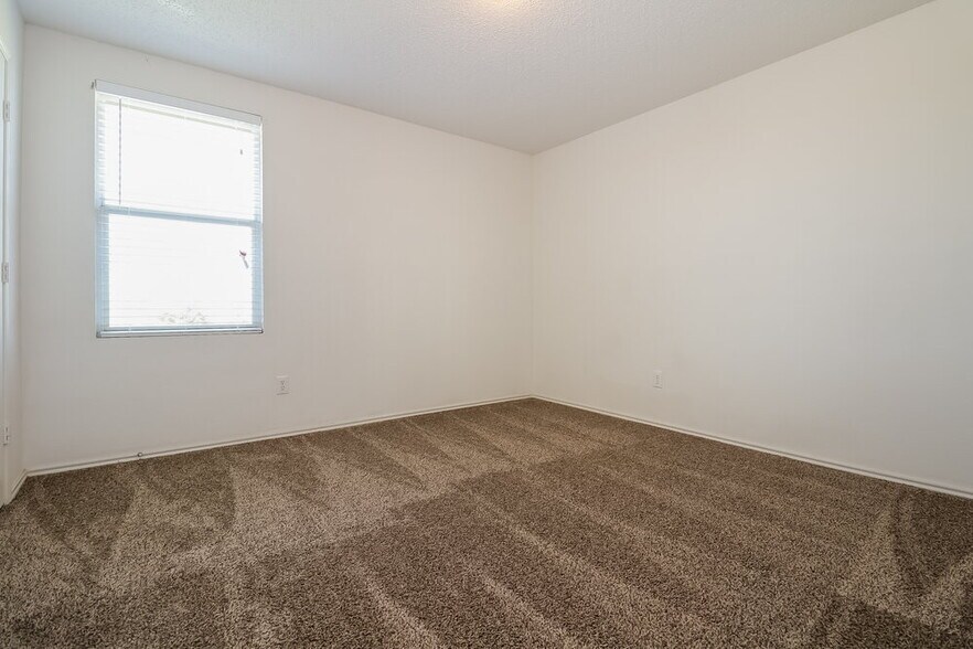 Building Photo - 607 Almandora Dr