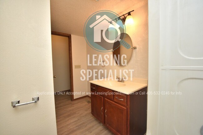 Building Photo - Central Norman 3 Bed 3 Bath PRELEASING FOR FALL 2026 SEMESTER