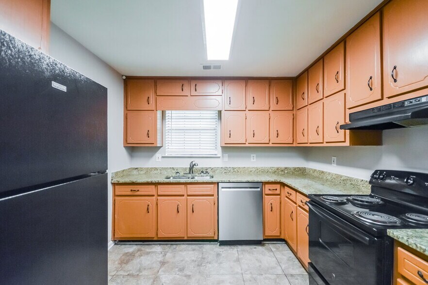 Building Photo - 400 Willow Ln