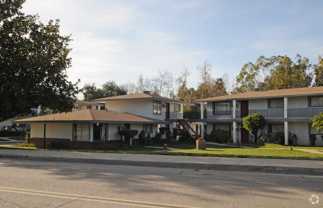 Building Photo - 850 W State St