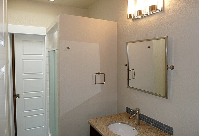 Building Photo - Boutique Apartments