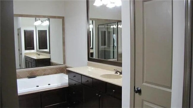 Building Photo - 6556 Bennington Bluff Ct