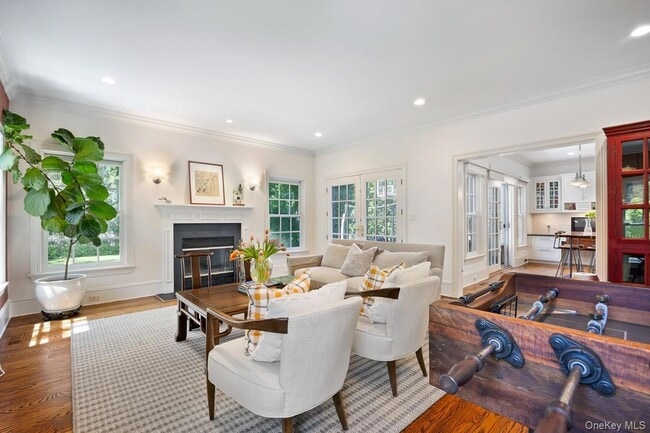 Building Photo - 11 School Ln