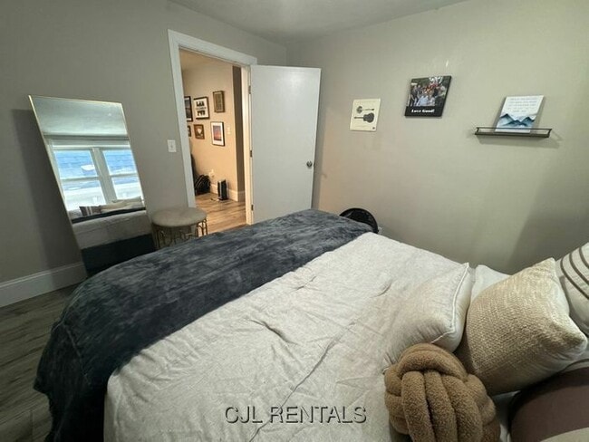 Building Photo - 63 Falcon St