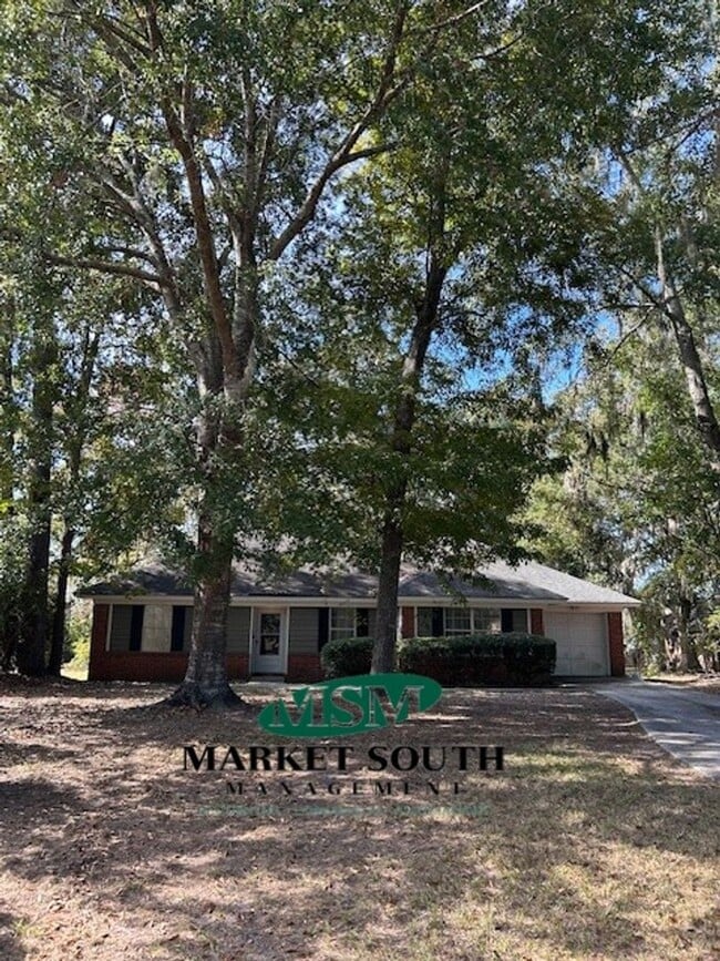 Building Photo - BRANDLEWOOD CUL-DE-SAC OFF GARRARD