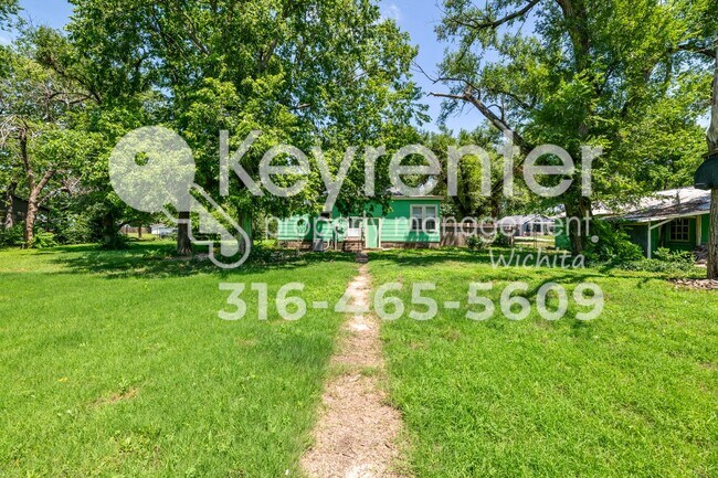 Building Photo - June is free!! Charming 1925 Farm House on 1/3 acre!
