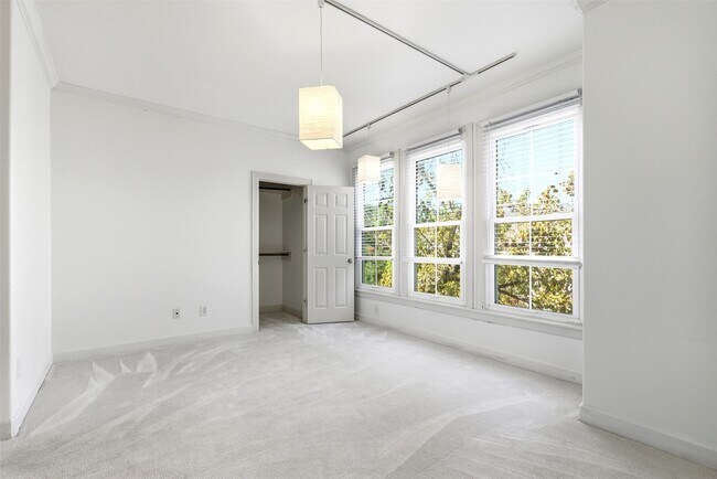 Building Photo - 1408 Rosedale St