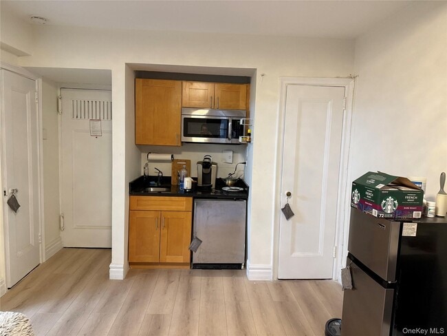 Building Photo - 5 Tudor City Pl