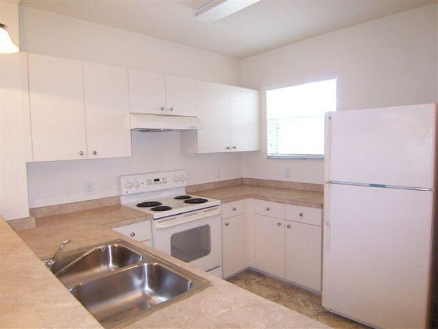 Building Photo - 1352 San Cristobal Ave