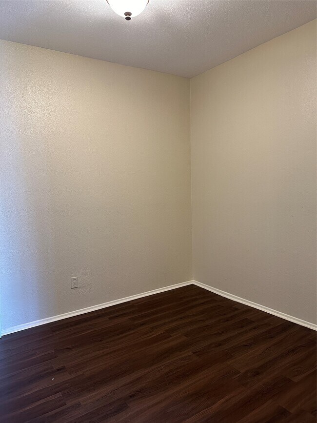 Building Photo - 9009 Richmond Ave.