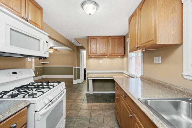 Primary Photo - Stunning 2 bedroom home in North Versaille...