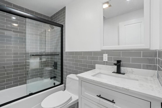 Building Photo - 553 Valley St