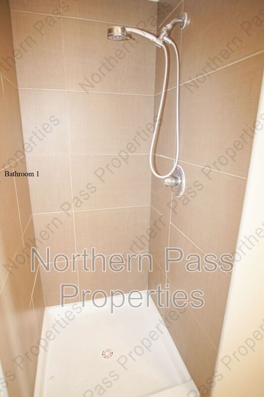 Building Photo - 4200 Camelot Heights Dr