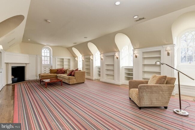 Building Photo - 2425 California St NW