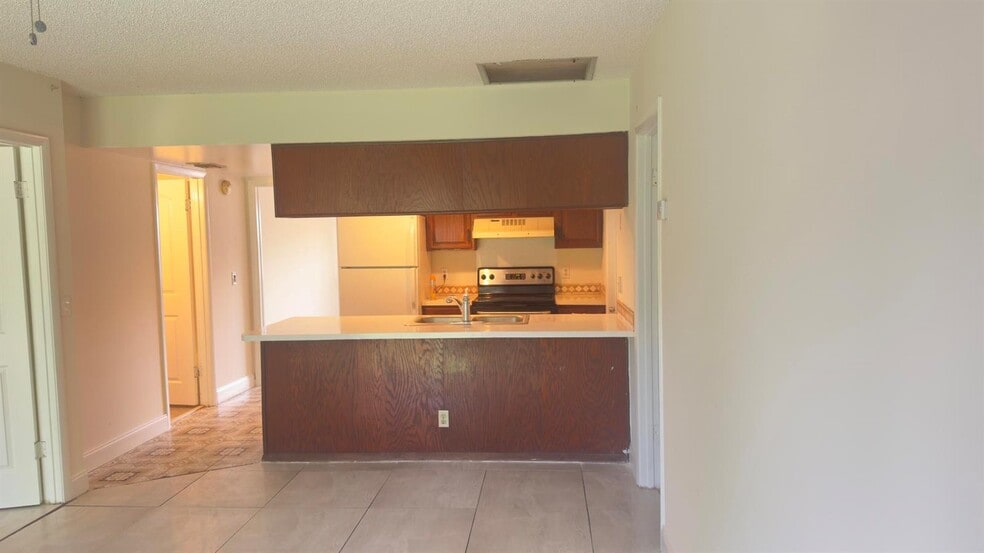 Building Photo - 1015 Staghorn St