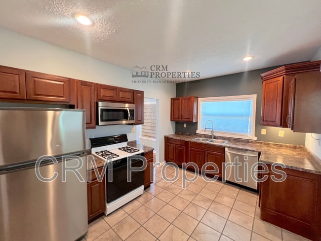 Building Photo - 414 W King St