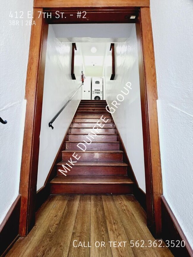 Building Photo - 412 E 7th St