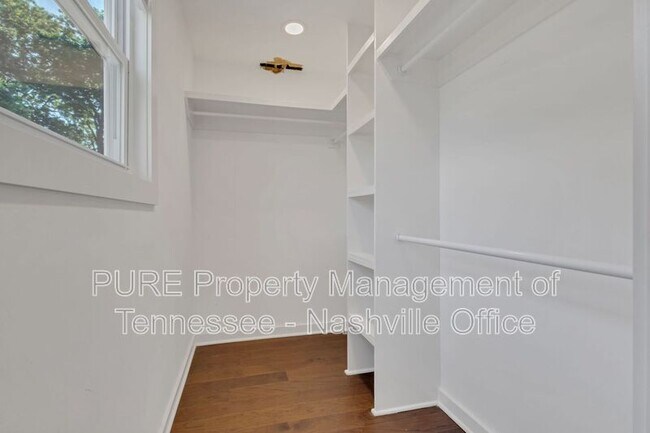 Building Photo - 2601 Oakwood Ave