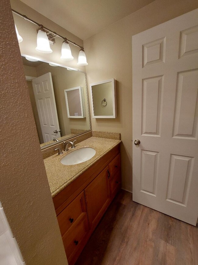 Building Photo - 11112 NE 124th Ln