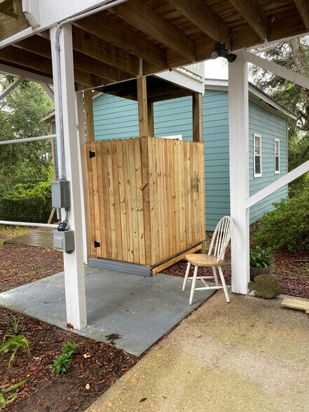 Building Photo - 5802 Monterey Ave