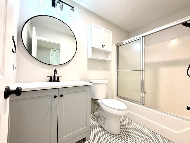 Building Photo - 1063 Tacoma St