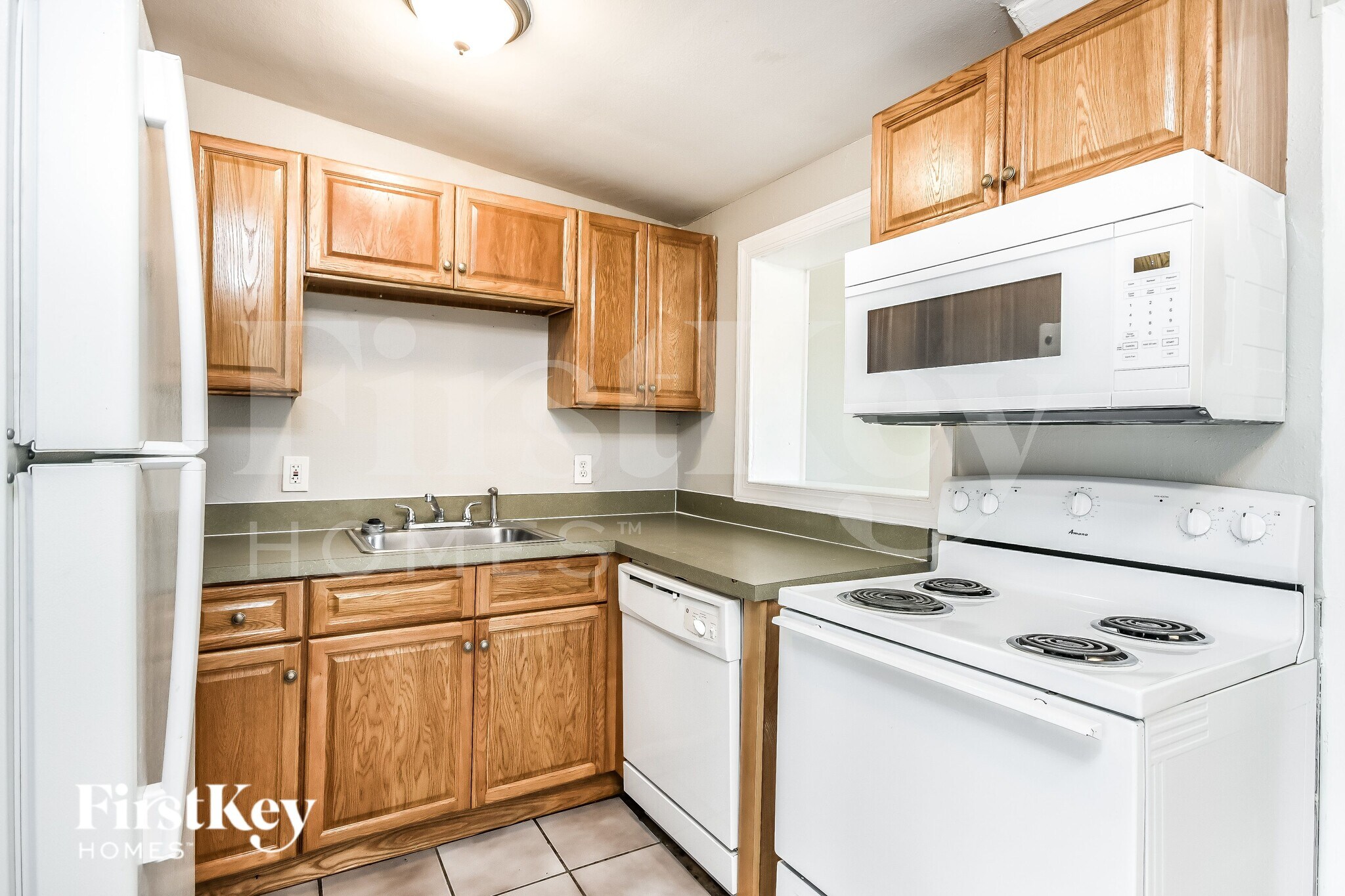 Building Photo - 493 Notre Dame Dr