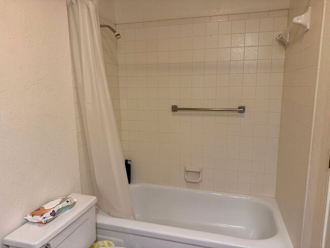Building Photo - 2 Bed 2 Bath HOA Property