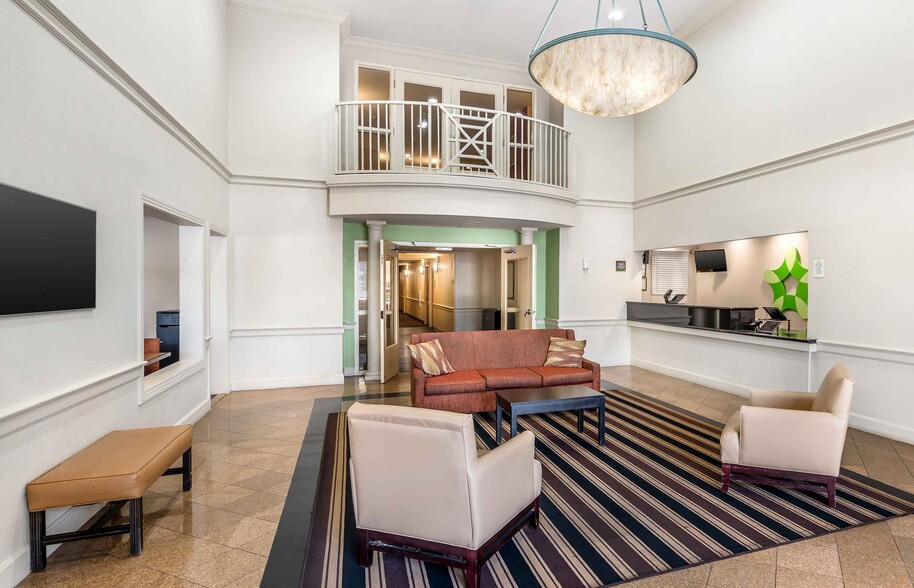 Building Photo - Furnished Studio-Tampa - Airport - N. Westshore Blvd.