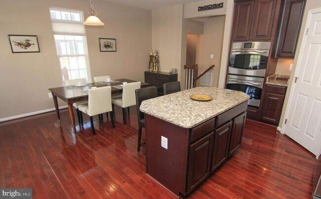 Building Photo - 7548 Honey Locust Ln
