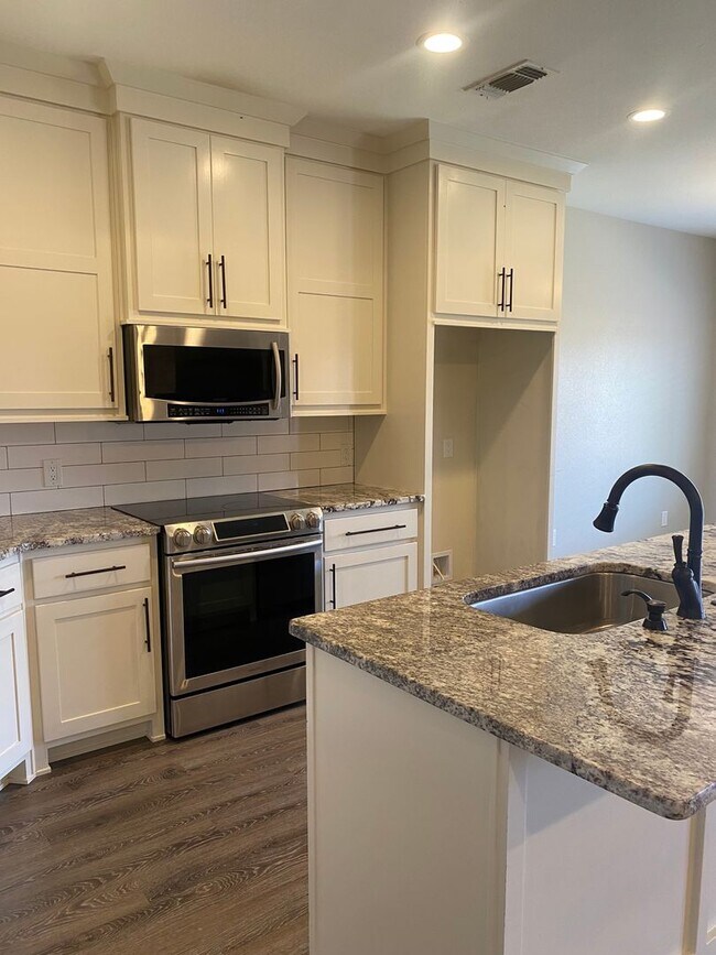 Building Photo - 3 bed 2 bath in Frenship ISD