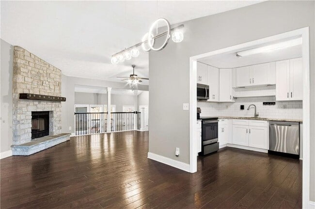 Building Photo - 808 Emerald Chase