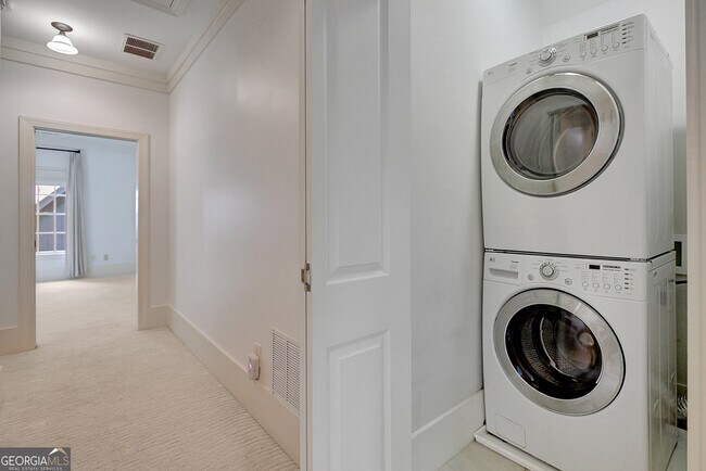 Building Photo - 9043 Selborne Ln