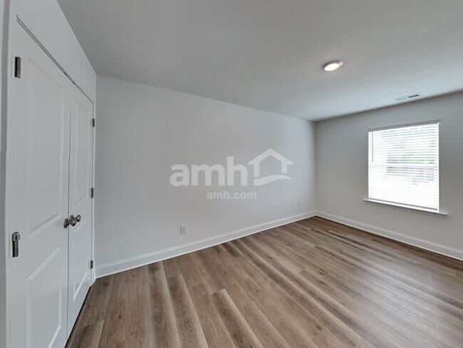 Building Photo - 1036 Highland Walk