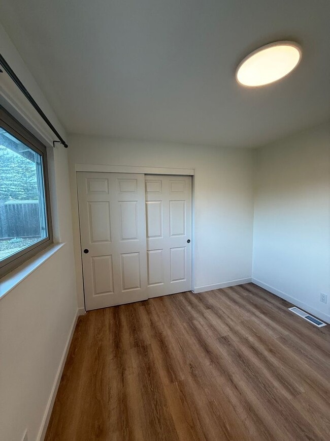 Building Photo - 3 Bedroom/2 Bathroom Single Story Home In Rohnert Park