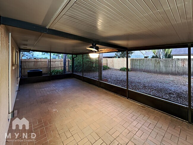 Building Photo - 2030 Shadow Pine Dr