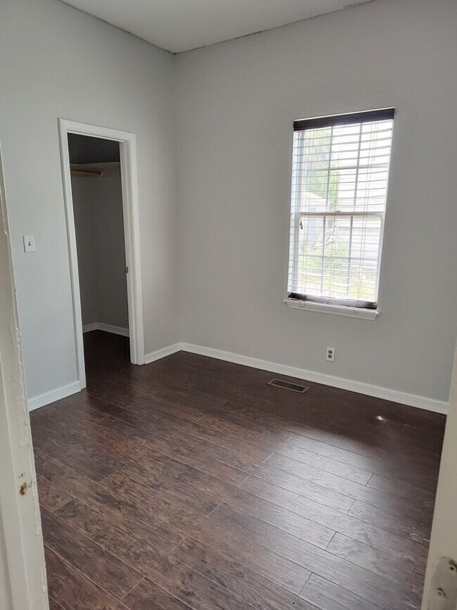 Building Photo - "Charming 3-Bedroom Retreat with Hardwood ...