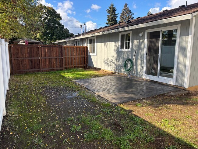 Building Photo - 6618 N Albina Ave